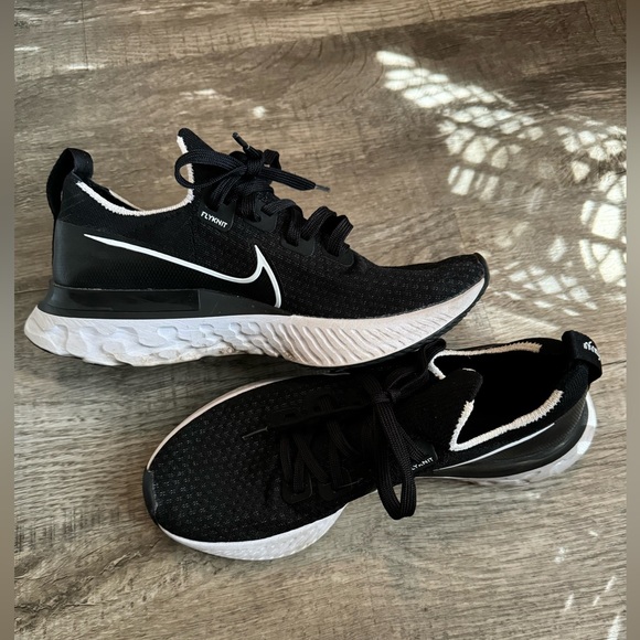 Nike Shoes - Nike Infinity React Run